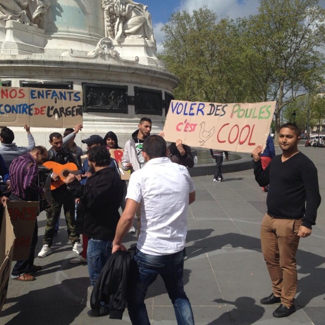 Rassemblement parisien à l'occasion du Roma Day du 8 avril 2014.