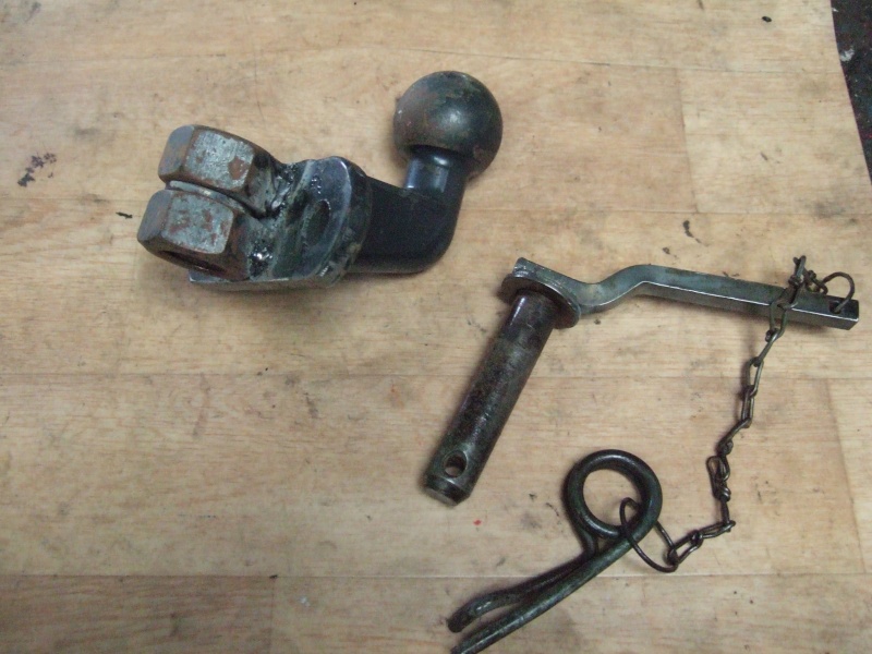 Boule d'attelage sur microtracteur.